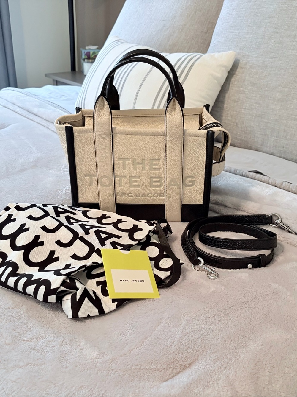 Marc Jacobs The Tote Bag in leather Ivory and Black Colorblock